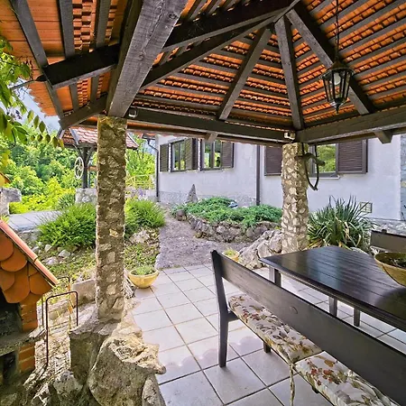 Cozy Home In Donji Zvecaj With Kitchen Exterior photo