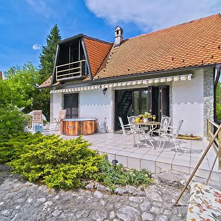 Cozy Home In Donji Zvecaj With Kitchen Exterior photo